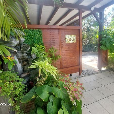 Label Kafe Apartamento Bouillante Exterior foto