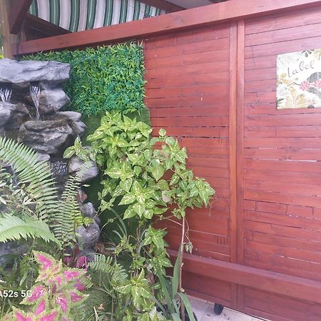Label Kafe Apartamento Bouillante Exterior foto