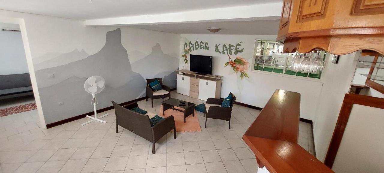 Label Kafe Apartamento Bouillante Exterior foto