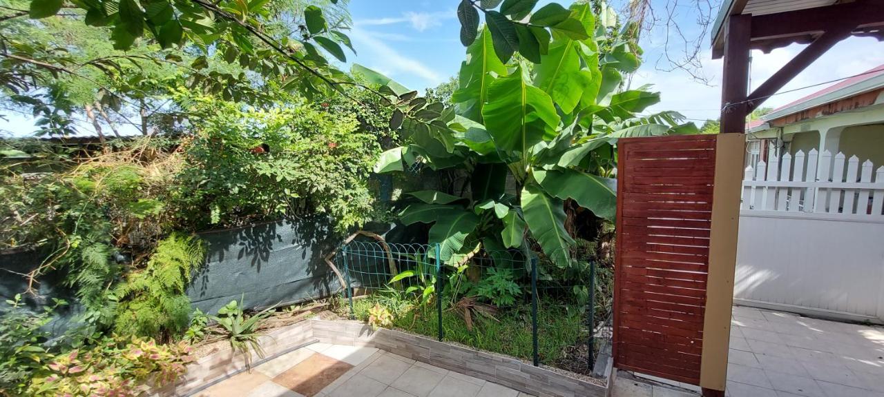 Label Kafe Apartamento Bouillante Exterior foto