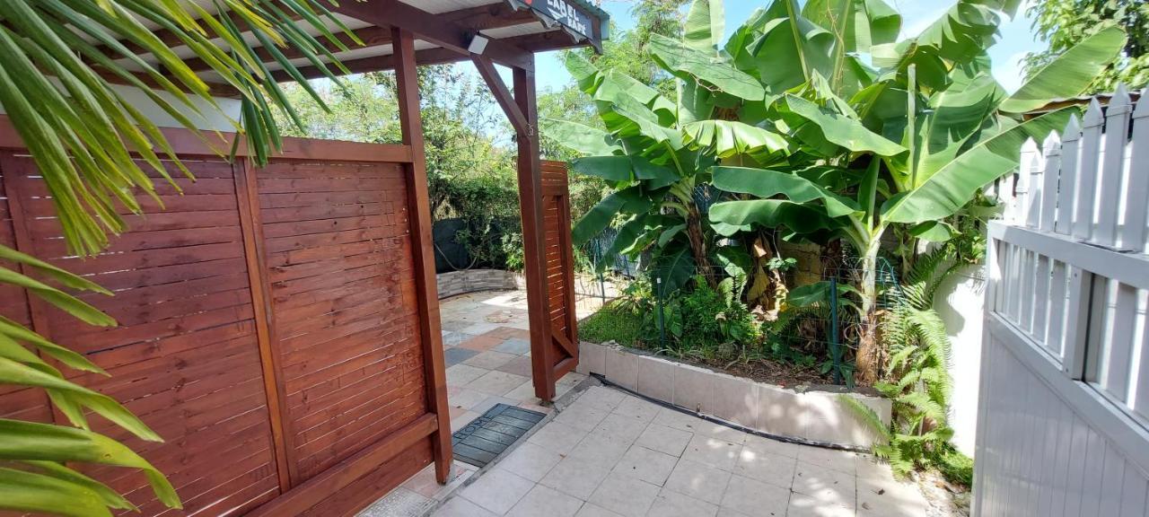 Label Kafe Apartamento Bouillante Exterior foto