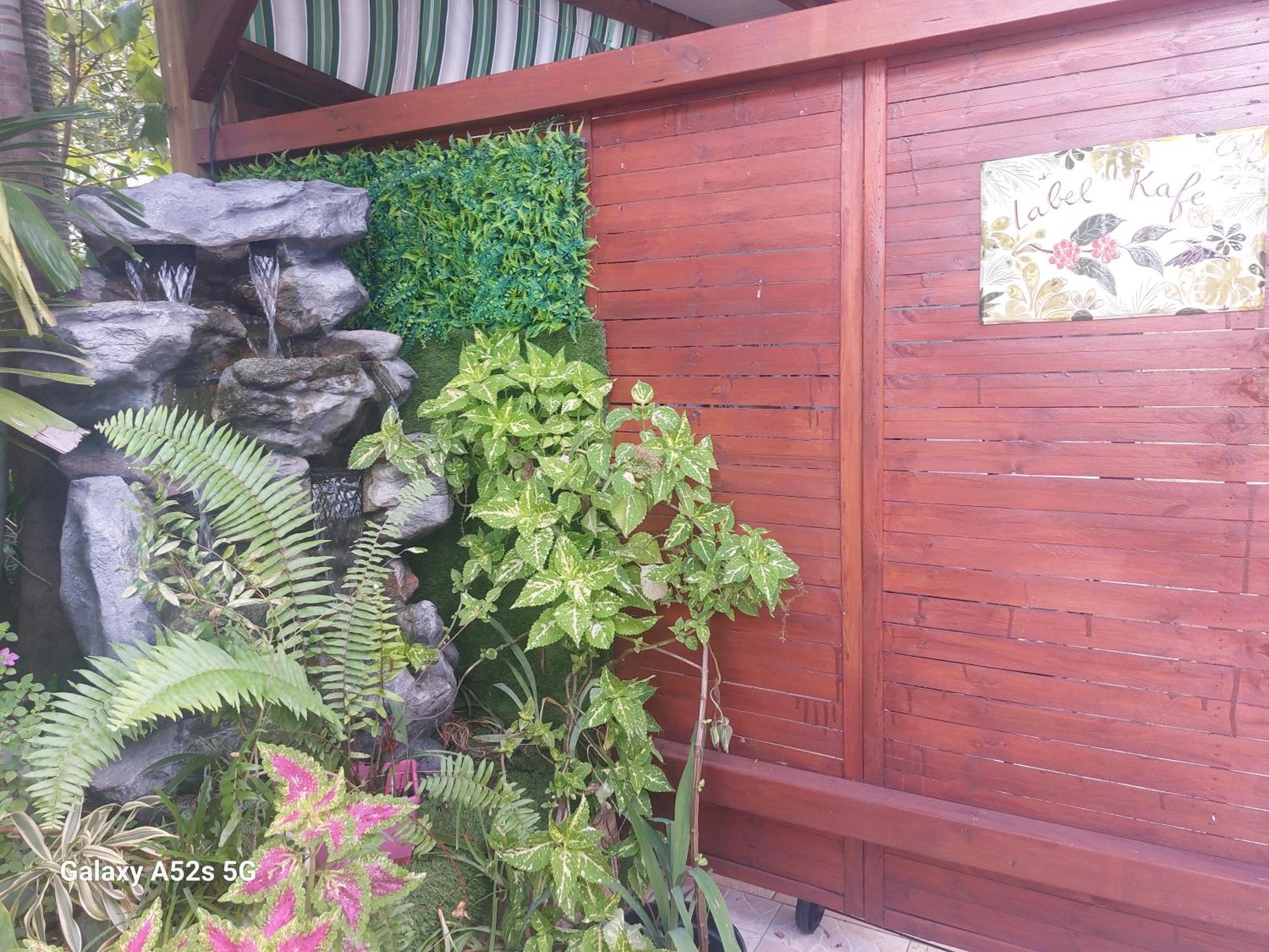 Label Kafe Apartamento Bouillante Exterior foto